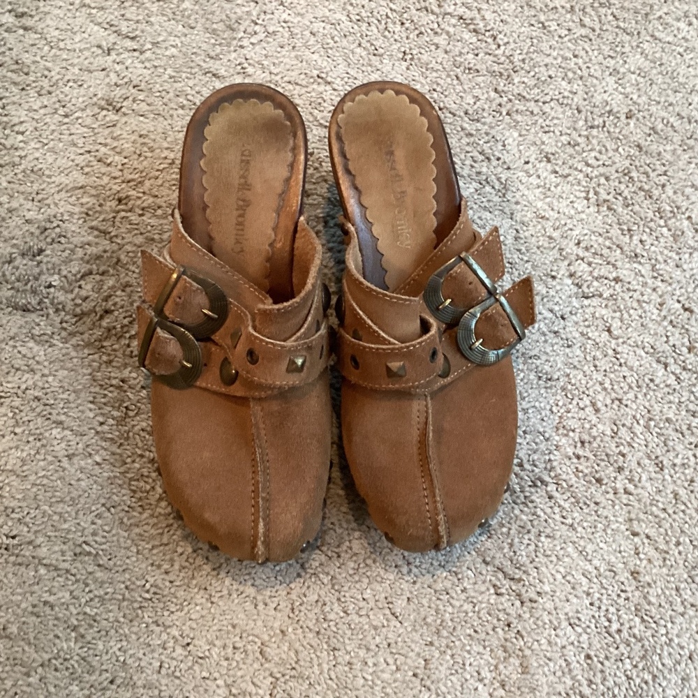 Clogs size 5 EUC brown suede